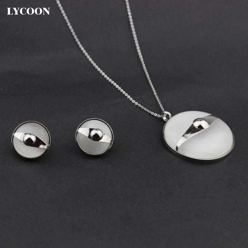 LYCOON 316L Stainless steel chain setting white opal stone round pendant and earrings jewelry sets for women and girls
LYCOON 316L Stainless steel chain setting white opal stone round pendant and earrings jewelry sets for women and girls