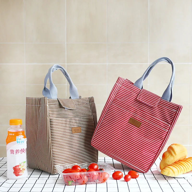 1195 lunch box bag Oxford cloth hand held thermal insulation bag aluminum foil thickened lunch bag.
1195 lunch box bag Oxford cloth hand held thermal insulation bag aluminum foil thickened lunch bag.