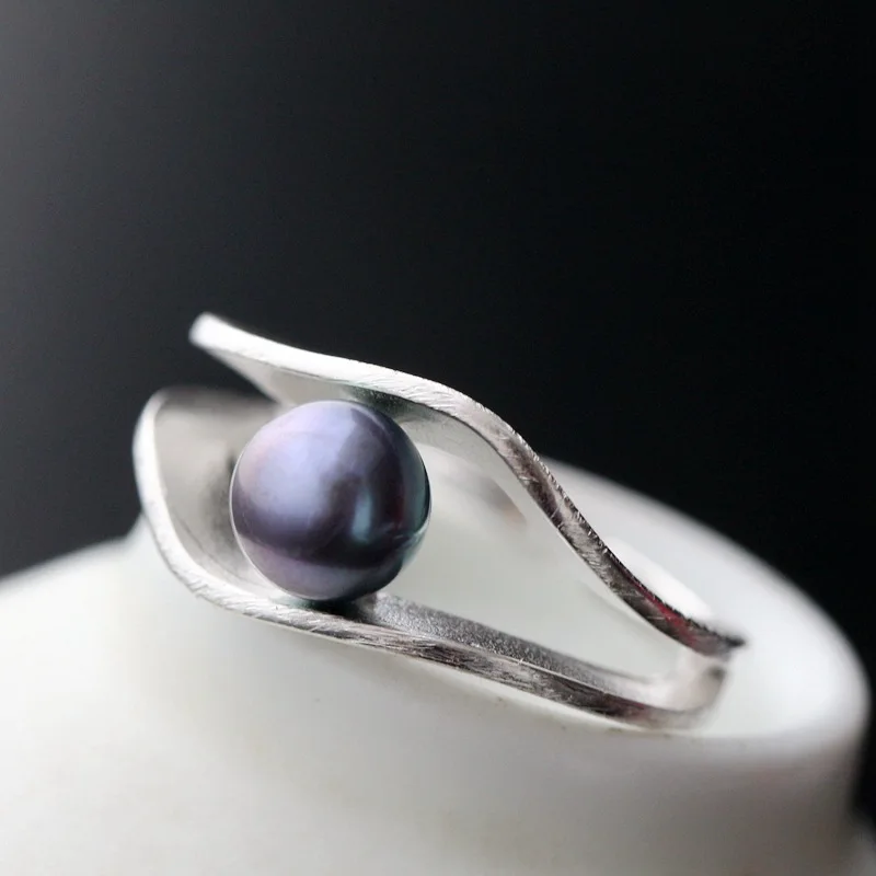 

Vintage Thai Silver Wholesale Inlaid Natural Black Pearl S925 Sterling Silver Ring Hand-drawing Silver Open Ended Female Ring