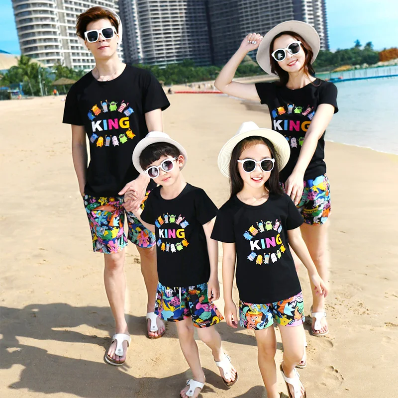 2019 family outfits clothes summer holiday family look mother daughter father son cotton T shirt + Shorts Sets black white King
2019 family outfits clothes summer holiday family look mother daughter father son cotton T shirt + Shorts Sets black white King