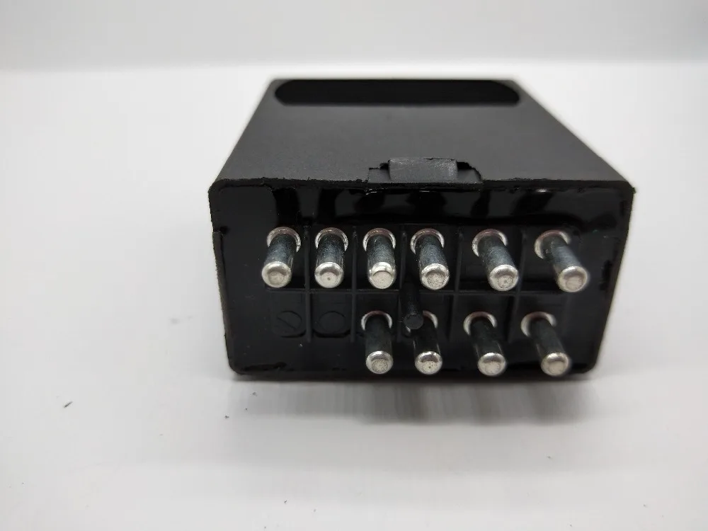 Реле топливного насоса SMD 0035452505 0 035 452 505 для MERCEDES, реле топливного насоса 420SEL 560SEC/SEL/SL 00354, двухлетняя гарантия
Реле топливного насоса SMD 0035452505 0 035 452 505 для MERCEDES, реле топливного насоса 420SEL 560SEC/SEL/SL 00354, двухлетняя гарантия