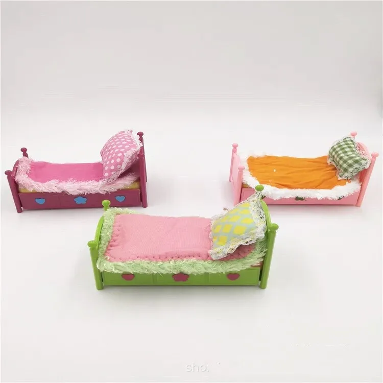 1Pcs Newest LOL dolls sleeping Bed with comforter quilt and pillow blanket original lol dolls accessories on sale drop shipping
1Pcs Newest LOL dolls sleeping Bed with comforter quilt and pillow blanket original lol dolls accessories on sale drop shipping