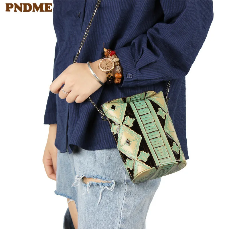PNDME vintage designer personality embossed light genuine leather cowhide ladies small chain shoulder messenger bags for women
PNDME vintage designer personality embossed light genuine leather cowhide ladies small chain shoulder messenger bags for women