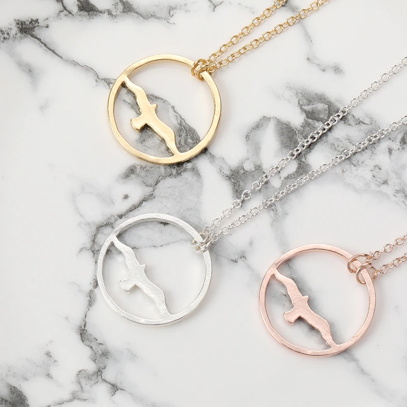 Minimalist Flying Bird Pendant Necklace Animal Eagle Swallow Seagull Round Charm Jewelry Necklace Gift for Freedom
Minimalist Flying Bird Pendant Necklace Animal Eagle Swallow Seagull Round Charm Jewelry Necklace Gift for Freedom