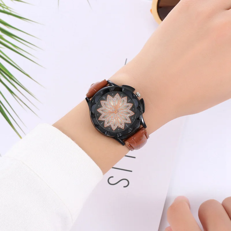 Ladies Watch New Casual Fashion Quartz Watch Rhinestone Flower Dial Leather Wristwatch Simple Designer Women Clock Orologio Saat
Ladies Watch New Casual Fashion Quartz Watch Rhinestone Flower Dial Leather Wristwatch Simple Designer Women Clock Orologio Saat