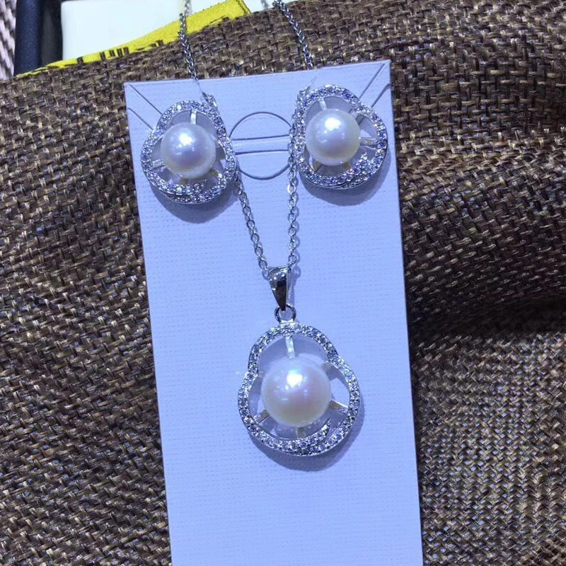 Pearl Jewelry Set 925 Sterling Silver Flower Pendant Stud Earrings Natural Pearl Necklace Earrings for Women Party love Gift New
Pearl Jewelry Set 925 Sterling Silver Flower Pendant Stud Earrings Natural Pearl Necklace Earrings for Women Party love Gift New
