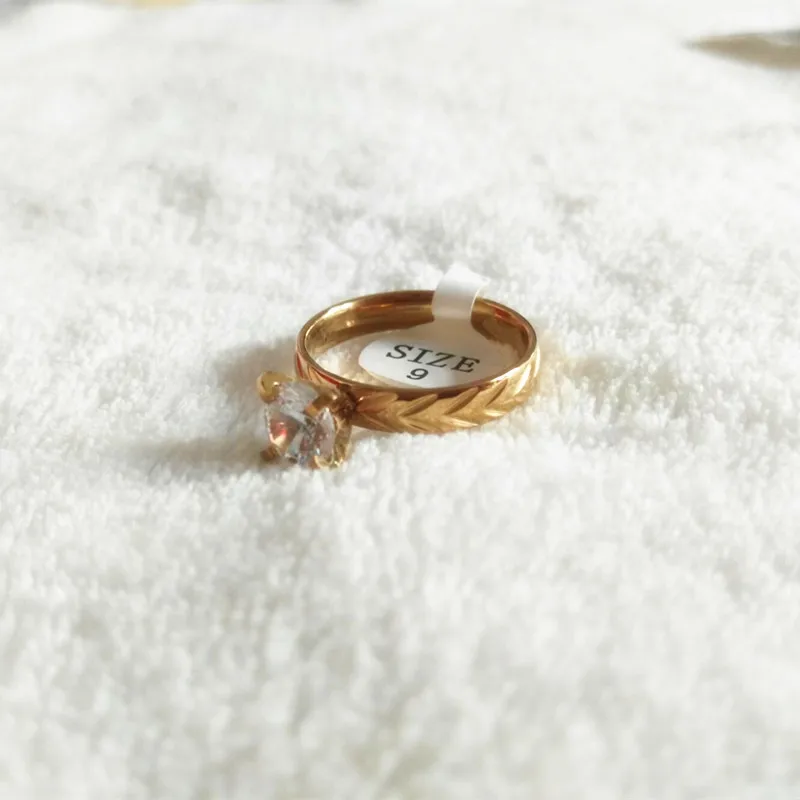 Fashion Women lifetime Gold Stainless Steel Lock Key Crystal Finger Rings Jewelry
Fashion Women lifetime Gold Stainless Steel Lock Key Crystal Finger Rings Jewelry