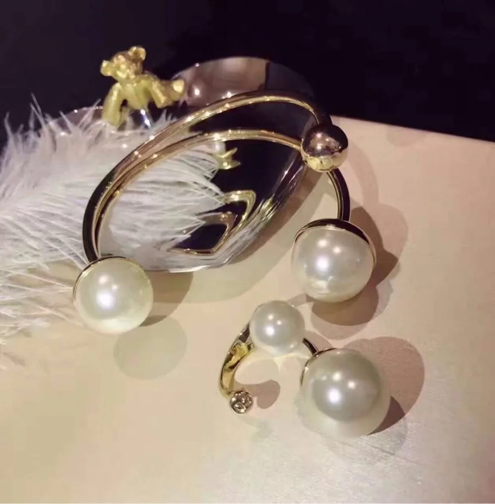 luxury brand jewelry big pearl bangle cuff letter bracelet luxury brand jewelry for women accessories
luxury brand jewelry big pearl bangle cuff letter bracelet luxury brand jewelry for women accessories
