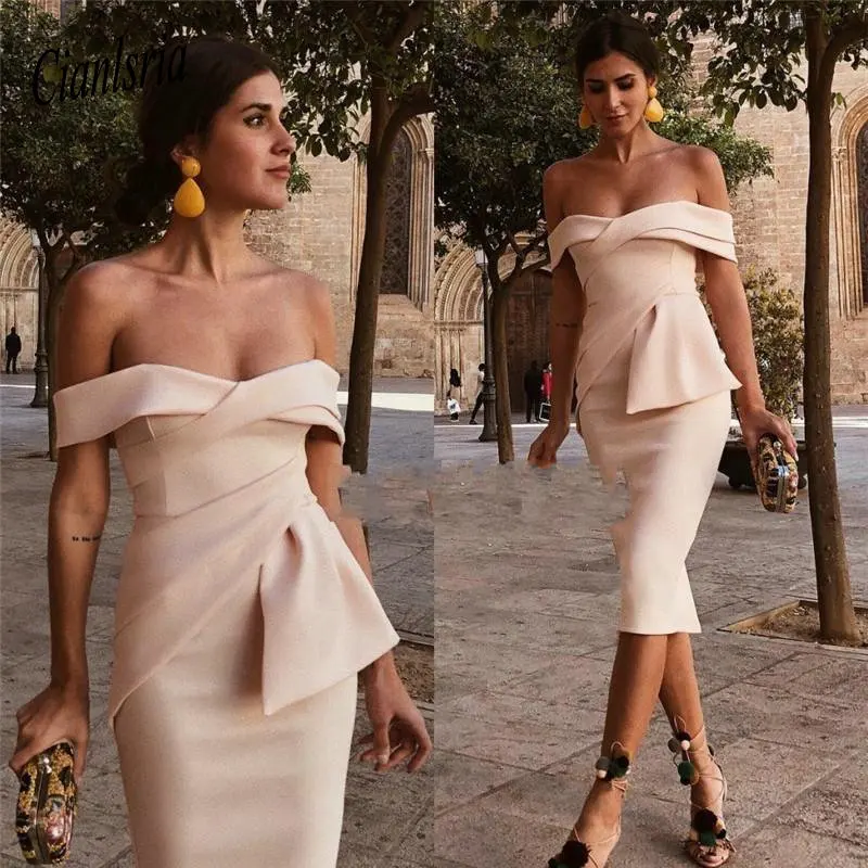 Champagne Short Mini Cocktail Dresses Off Shoulder Plus Size Knee Length Simple Arabic Formal Evening Party Homecoming Gown
Champagne Short Mini Cocktail Dresses Off Shoulder Plus Size Knee Length Simple Arabic Formal Evening Party Homecoming Gown