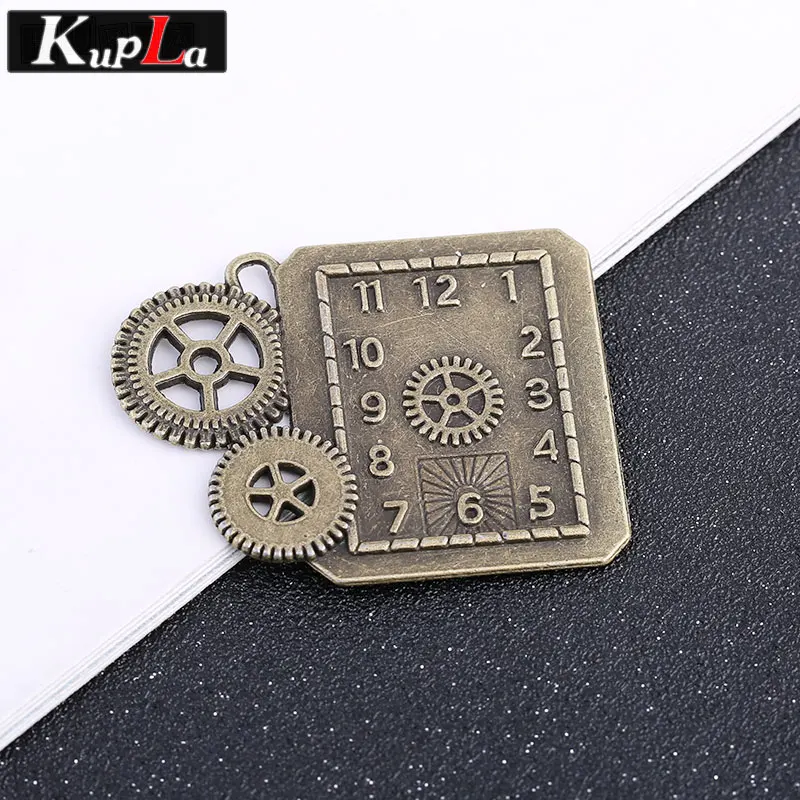 Vintage Metal Big Gear Clock Charms Classic Fashion Accessories DIY Handmade Steampunk Jewelry Charms C6313
Vintage Metal Big Gear Clock Charms Classic Fashion Accessories DIY Handmade Steampunk Jewelry Charms C6313