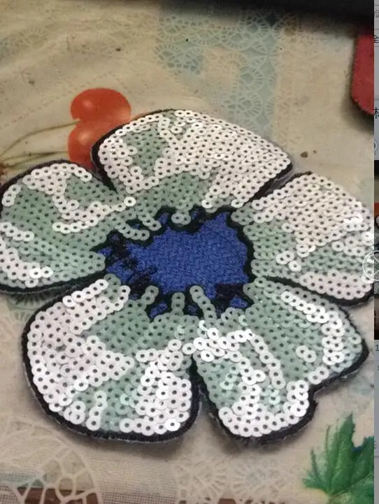 Beads small blue flowers badge embroidered sequin embroidery Clothing patch fabric sticker
Beads small blue flowers badge embroidered sequin embroidery Clothing patch fabric sticker