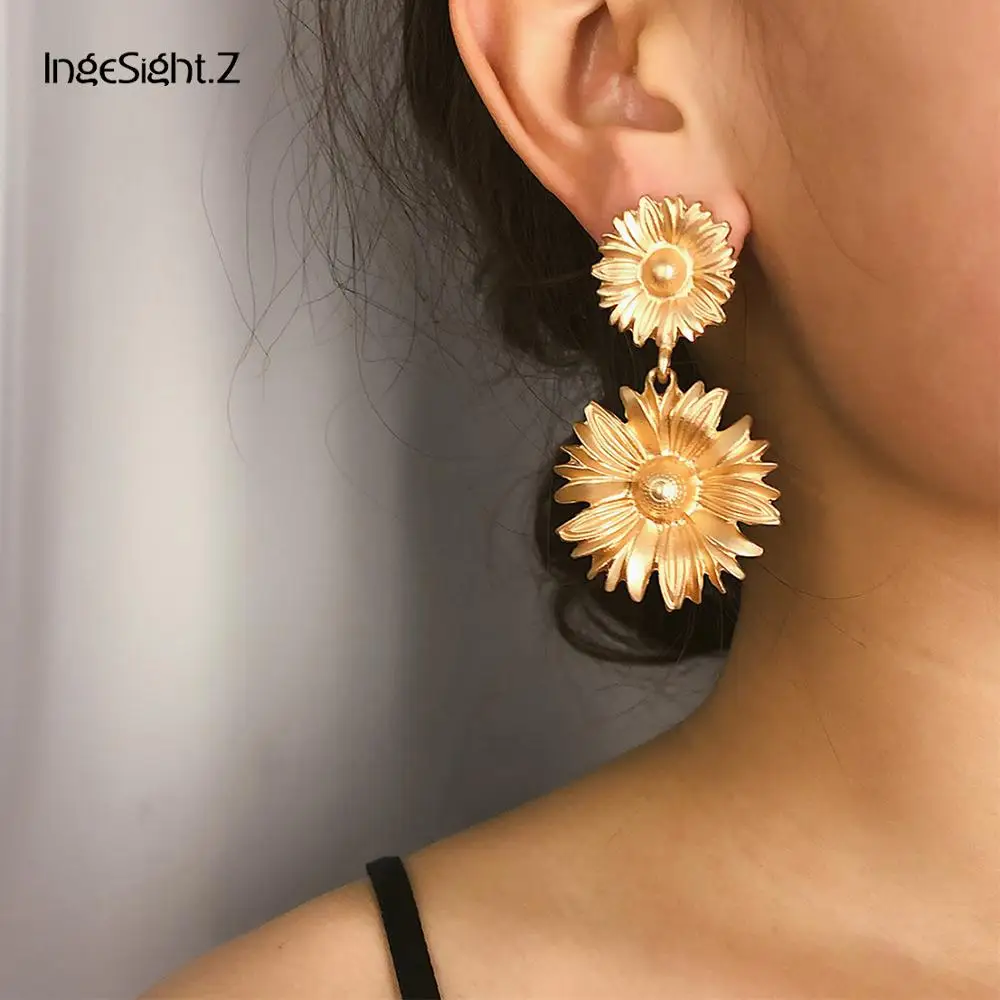 IngeSight.Z 2019 Korean Gold Color Metal Sunflower Drop Earrings Statement Big Floral Dangle Earrings for Women Jewelry Brincos
IngeSight.Z 2019 Korean Gold Color Metal Sunflower Drop Earrings Statement Big Floral Dangle Earrings for Women Jewelry Brincos