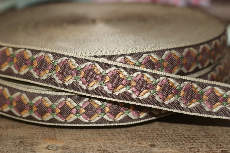 20yards/lots Woven Jacquard Ribbon 2cm brown background Geometric pattern IS-2835
20yards/lots Woven Jacquard Ribbon 2cm brown background Geometric pattern IS-2835