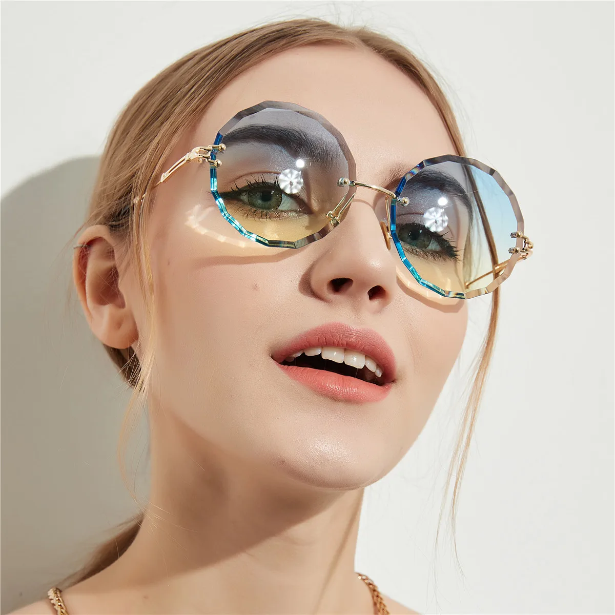 2018 New Clear Green Yellow Red Small Round Rimless Sunglasses Women Crystal Side Metal Sun Glasses Eyewear NX
2018 New Clear Green Yellow Red Small Round Rimless Sunglasses Women Crystal Side Metal Sun Glasses Eyewear NX