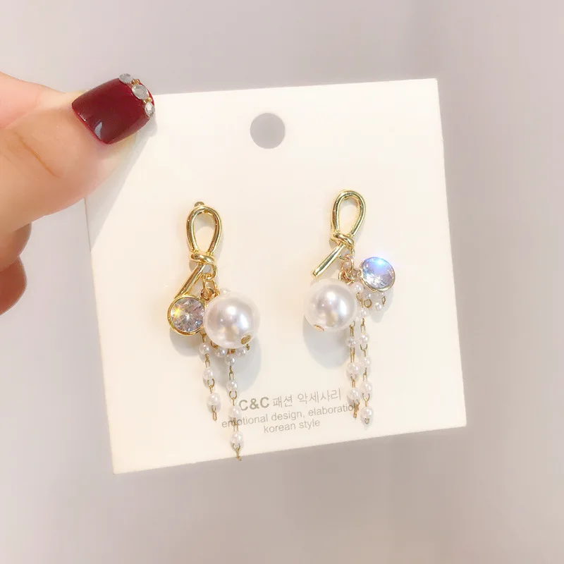 silver needle fringed eardrop geometric knotted Pearl Earrings feminine temperament fashionable Korean version Earrings
silver needle fringed eardrop geometric knotted Pearl Earrings feminine temperament fashionable Korean version Earrings