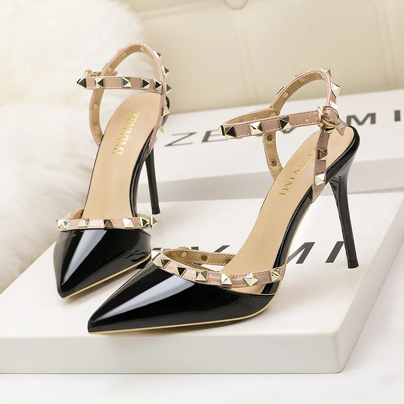 Women's shoes 9CM PUMPS European style simple sexy club thin heel high heel shallow mouth head rivet hollows woman's single shoe
Women's shoes 9CM PUMPS European style simple sexy club thin heel high heel shallow mouth head rivet hollows woman's single shoe