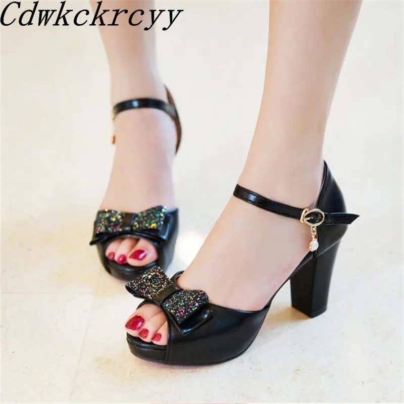 Summer New pattern fashion Simplicity High-heeled Women sandals black white Pink Thick bottom Sequins Sweet Bow Women sandals
Summer New pattern fashion Simplicity High-heeled Women sandals black white Pink Thick bottom Sequins Sweet Bow Women sandals