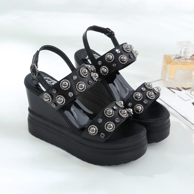 2019 Women Crystal 11cm High Heels Wedges Sandals Black Party 5cm Platform Fetish Slides Slingback Luxury Design Shoes YHC-99 
2019 Women Crystal 11cm High Heels Wedges Sandals Black Party 5cm Platform Fetish Slides Slingback Luxury Design Shoes YHC-99