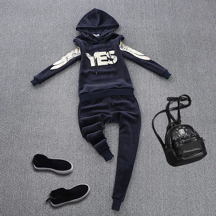 Autumn Winter sequined Wing Velvet Sweatshirts Set Women Long-sleeve Hoodies + Pants Tracksuit Set
Autumn Winter sequined Wing Velvet Sweatshirts Set Women Long-sleeve Hoodies + Pants Tracksuit Set