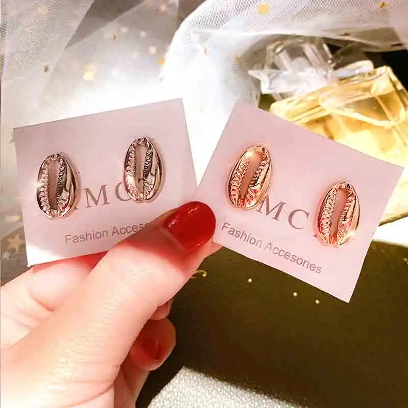 Fashion Creative Women Earrings Gold color plated Metal Shell Earrings trends Female Drop earrings Korean design 2019 Summer New
Fashion Creative Women Earrings Gold color plated Metal Shell Earrings trends Female Drop earrings Korean design 2019 Summer New