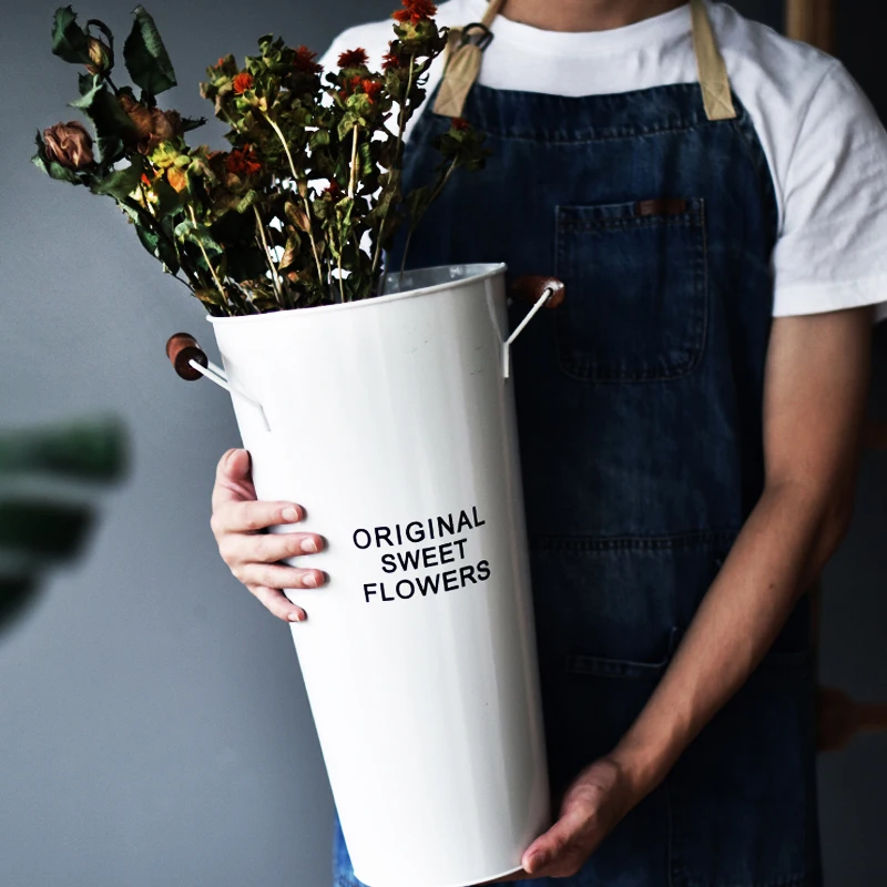 White Metal Flower Vase Home Decorative Flower Tub Popular Cheap Vase
White Metal Flower Vase Home Decorative Flower Tub Popular Cheap Vase