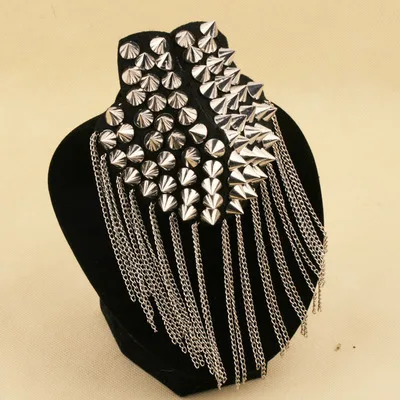 Punk Accessories Korean Fashion Punk Wind Suit Brooch Men And Women Exaggerated Rivet Super Long Tassel Shoulder Tide
Punk Accessories Korean Fashion Punk Wind Suit Brooch Men And Women Exaggerated Rivet Super Long Tassel Shoulder Tide