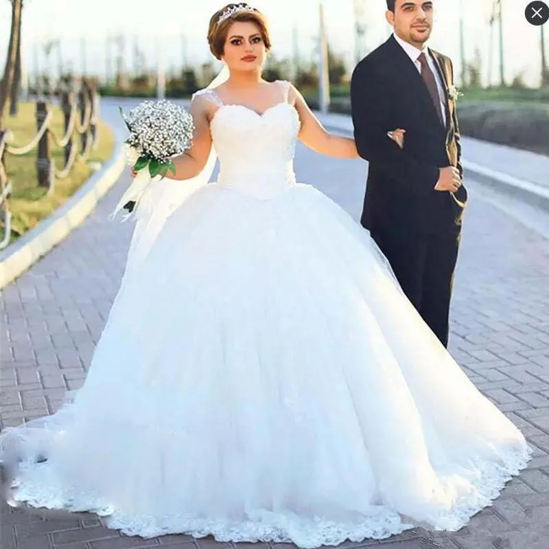 Vintage Elegant Plus Size Wedding Dresses Spaghetti Straps Lace Appliques Ball Gown Wedding Gowns Tulle Count Train Bridal Dress
Vintage Elegant Plus Size Wedding Dresses Spaghetti Straps Lace Appliques Ball Gown Wedding Gowns Tulle Count Train Bridal Dress