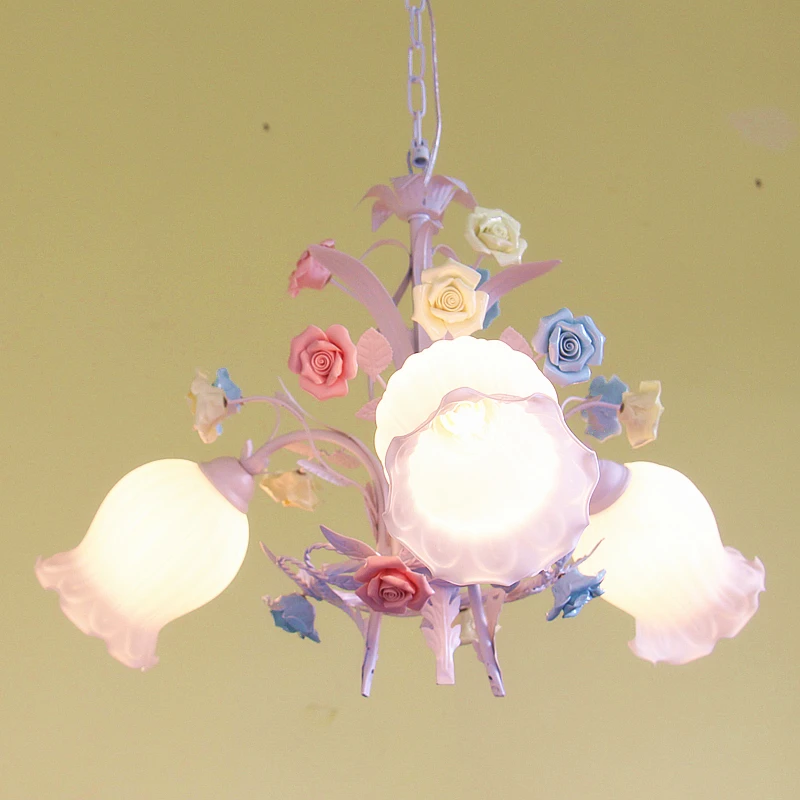 European warm pastoral style dining room three bedroom iron pink ceramic flower rose Korean pendant light
European warm pastoral style dining room three bedroom iron pink ceramic flower rose Korean pendant light