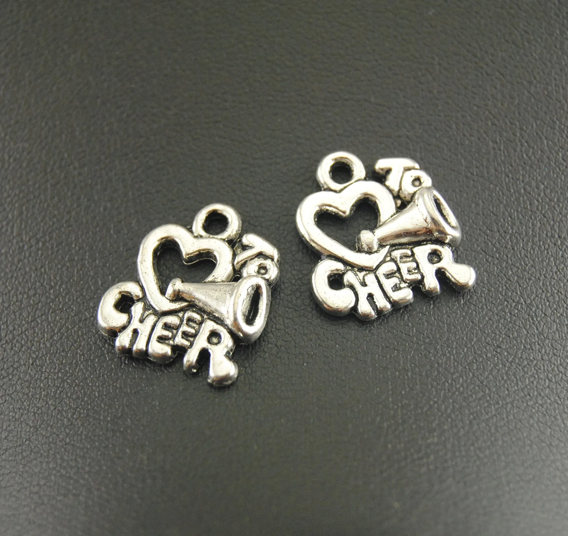 10 Pcs Antique Silver Cheerleader Love To Cheer Charms Bracelet Necklace Jewelry Making Handmade DIY A926
10 Pcs Antique Silver Cheerleader Love To Cheer Charms Bracelet Necklace Jewelry Making Handmade DIY A926