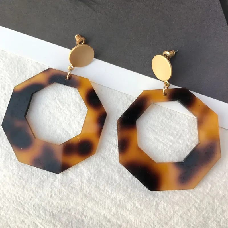 Bohemia Tortoiseshell Stud Earrings Geometric Polygonal Circle Stud Earrings Leopard Models Metal Large Fashion Women Earrings
Bohemia Tortoiseshell Stud Earrings Geometric Polygonal Circle Stud Earrings Leopard Models Metal Large Fashion Women Earrings