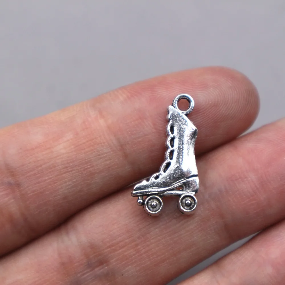 25Pcs Skates Shoe Pendants Roller Skates Charm 3D Roller Skates Pendants For Jewelry Making 21*12mm
25Pcs Skates Shoe Pendants Roller Skates Charm 3D Roller Skates Pendants For Jewelry Making 21*12mm