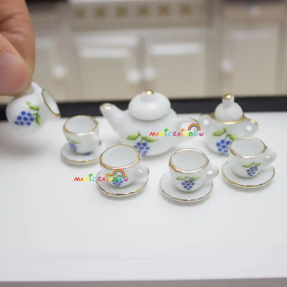 mini muñecas de porcelana