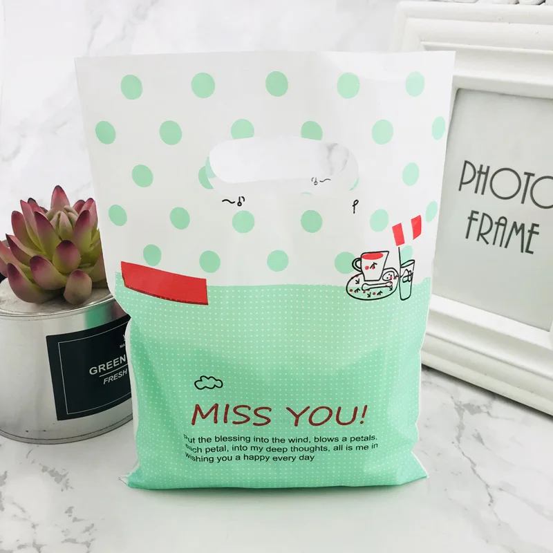 Green Dot Letters 15x20cm Plastic Gift Bag With Handles Jewelry Plastic Gift Handle Bags For Shops 100pcs
Green Dot Letters 15x20cm Plastic Gift Bag With Handles Jewelry Plastic Gift Handle Bags For Shops 100pcs