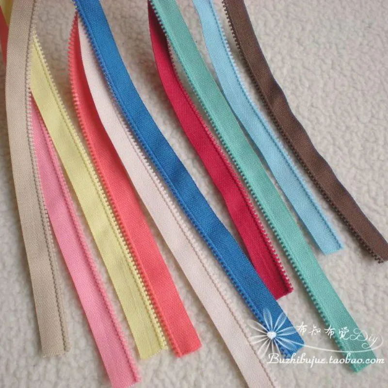 50 Yards/lot #3 Single Side Long Continuous Resin Zipper Chain Roll Tape Bags Clothing Fasteners Sewing Accessories Wholesale
50 Yards/lot #3 Single Side Long Continuous Resin Zipper Chain Roll Tape Bags Clothing Fasteners Sewing Accessories Wholesale