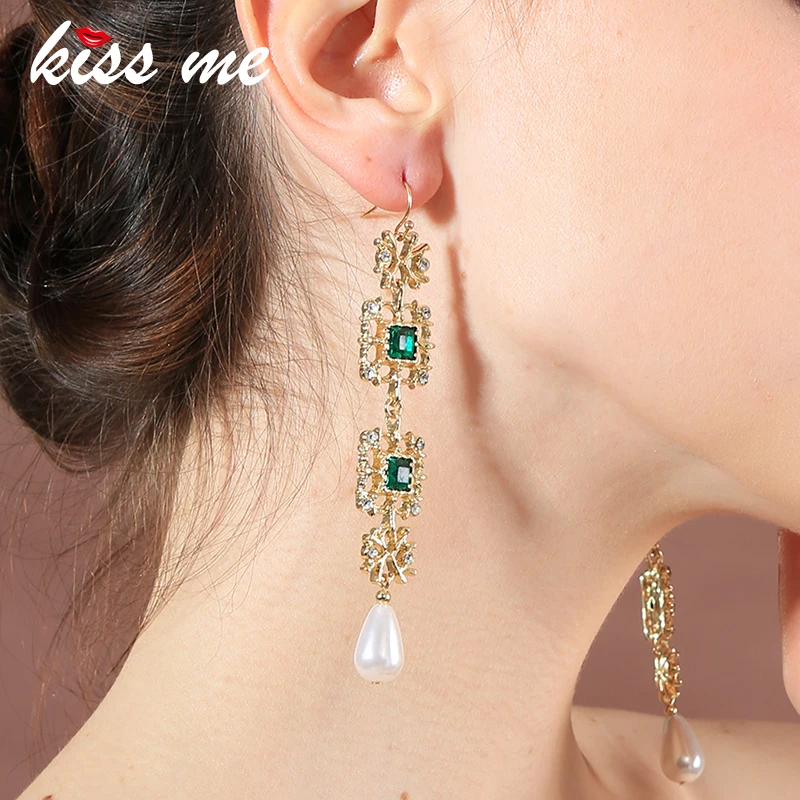 KISS ME New Wedding Earrings 2018 Chic Alloy Hollow Out Green Crystal Long Drop Earrings Fashion Jewelry
KISS ME New Wedding Earrings 2018 Chic Alloy Hollow Out Green Crystal Long Drop Earrings Fashion Jewelry