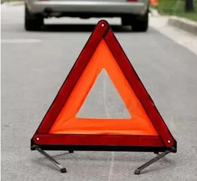 Автомобиль опасен три фута lightshelf безопасности предупреждение штатив