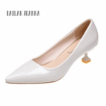 Shoes women 2018 new women's shoes nude pointed high heels 5 cm with black light mouth patent leather work shoes
Shoes women 2018 new women's shoes nude pointed high heels 5 cm with black light mouth patent leather work shoes