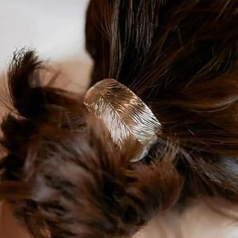 1pc New Arrival Hair Rope Ornaments Thin Metal Leaves Rubber Band For Women Elastic Hair Accessories
1pc New Arrival Hair Rope Ornaments Thin Metal Leaves Rubber Band For Women Elastic Hair Accessories