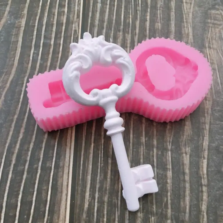 Key shaped silicon mold for car pendant Gypsum plaster molds cake decoration fondant mold
Key shaped silicon mold for car pendant Gypsum plaster molds cake decoration fondant mold
