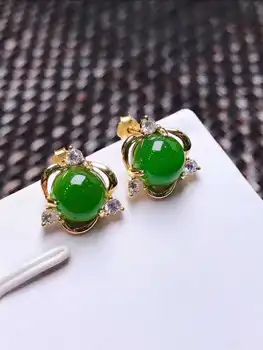 Classic classic and Tian Biyu's old pit 925 silver inlaid with beautiful, bright jade ear studs.
Classic classic and Tian Biyu's old pit 925 silver inlaid with beautiful, bright jade ear studs.