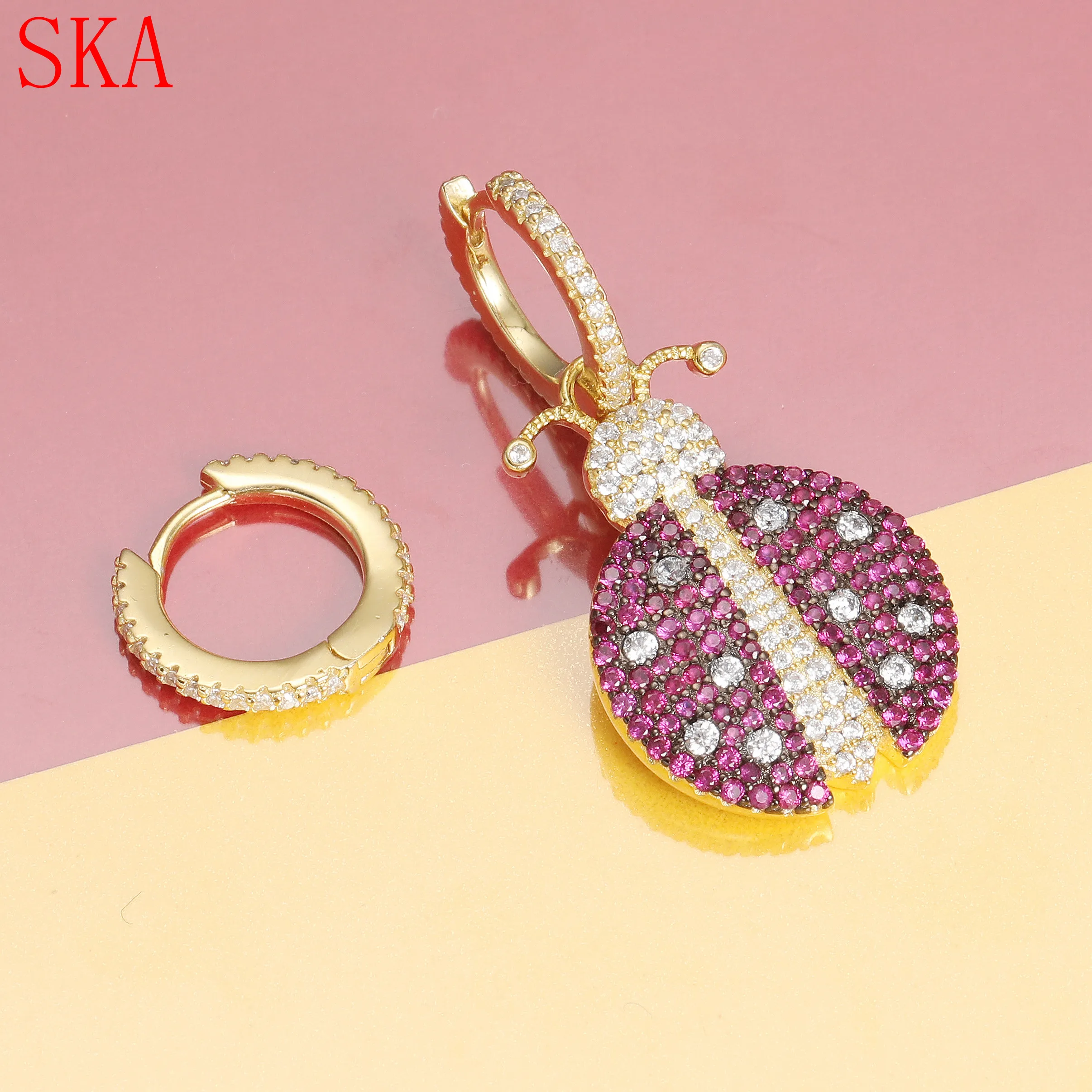 Gold Asymmetrical Ladybird Earring For Women Cute Beetle Ladybug Gift Stud Earrings 925 Silver Crystal Zircon Women Accessories
Gold Asymmetrical Ladybird Earring For Women Cute Beetle Ladybug Gift Stud Earrings 925 Silver Crystal Zircon Women Accessories