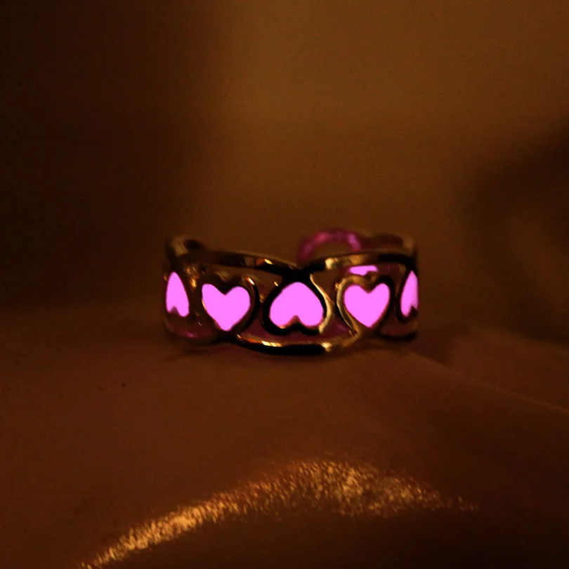 Women Fashion cupronickel Rings Glowing jewelry Glow In The Dark heart love Ring red pink Original Luminous ring gift for girl
Women Fashion cupronickel Rings Glowing jewelry Glow In The Dark heart love Ring red pink Original Luminous ring gift for girl