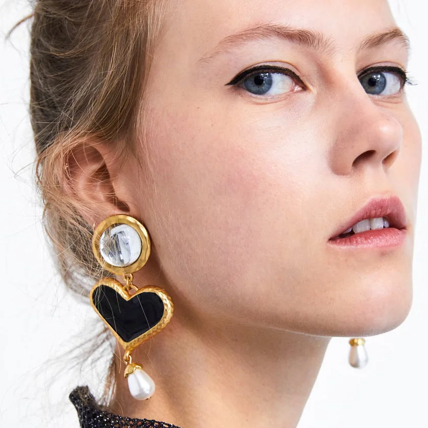 JUJIA Bohemain za Statement Drop Earrings Vintage Crystal Love Heart Big Dangle Earring For Women Jewelry
JUJIA Bohemain za Statement Drop Earrings Vintage Crystal Love Heart Big Dangle Earring For Women Jewelry