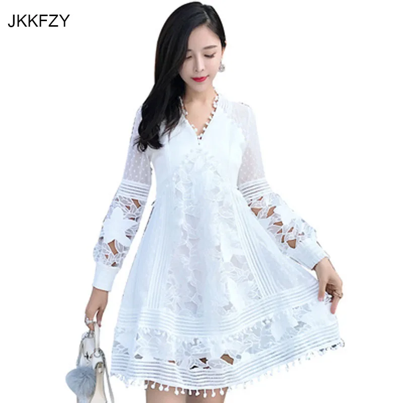Autumn Winter New Women White Lace Patchwork Runway Dress Sexy V-Neck Embroidery Hollow Flower Decoration Dress
Autumn Winter New Women White Lace Patchwork Runway Dress Sexy V-Neck Embroidery Hollow Flower Decoration Dress
