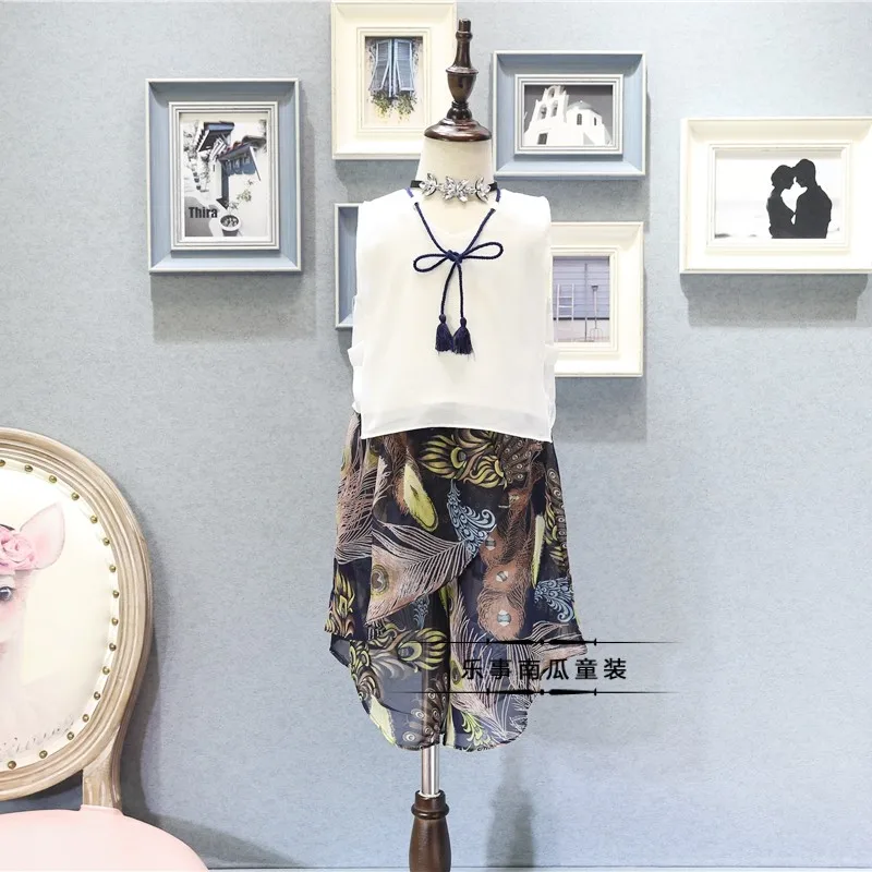 summer baby girls clothing set Chiffon sleeveless vest+feather print pants 2pcs children clothes roupas infantis menina Bow tie
summer baby girls clothing set Chiffon sleeveless vest+feather print pants 2pcs children clothes roupas infantis menina Bow tie