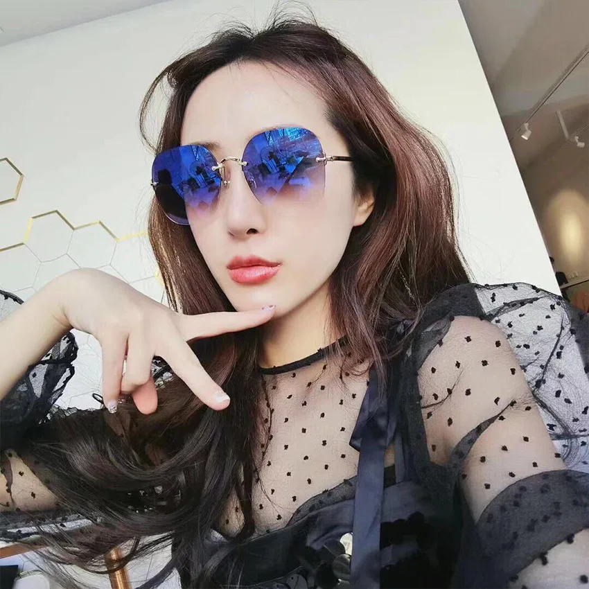 Classic Rimless Sunglasses Women Brand Designer Sun Glasses Gradient Shades Candy colors Lens Frameless Metal Eyeglasses UV400
Classic Rimless Sunglasses Women Brand Designer Sun Glasses Gradient Shades Candy colors Lens Frameless Metal Eyeglasses UV400
