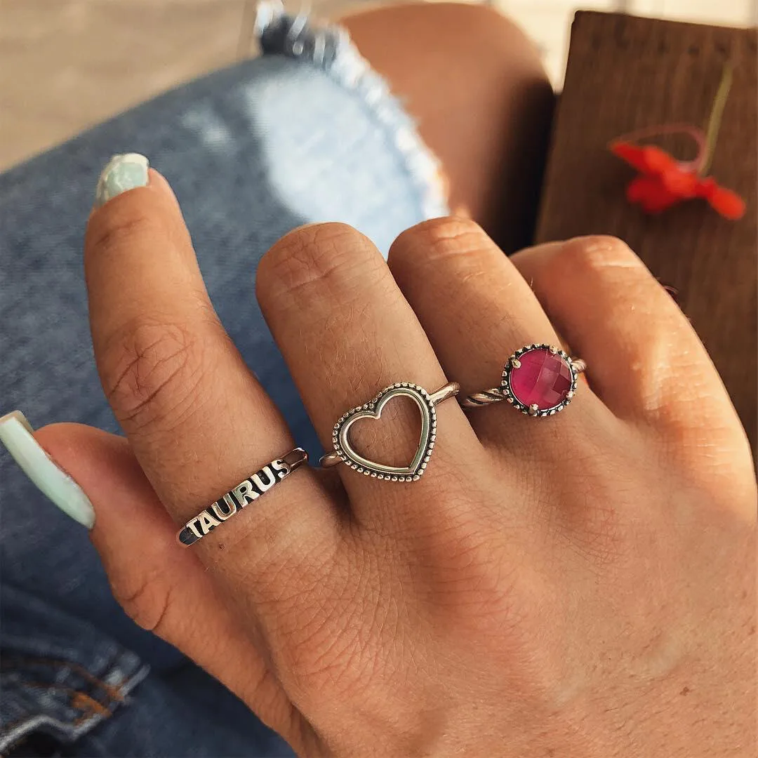 New Vintage Hollow Boho Ring Set Carved Micro-inlay Semi-precious Stones Stainless Steel Gold Rings for Women Bague Femme
New Vintage Hollow Boho Ring Set Carved Micro-inlay Semi-precious Stones Stainless Steel Gold Rings for Women Bague Femme