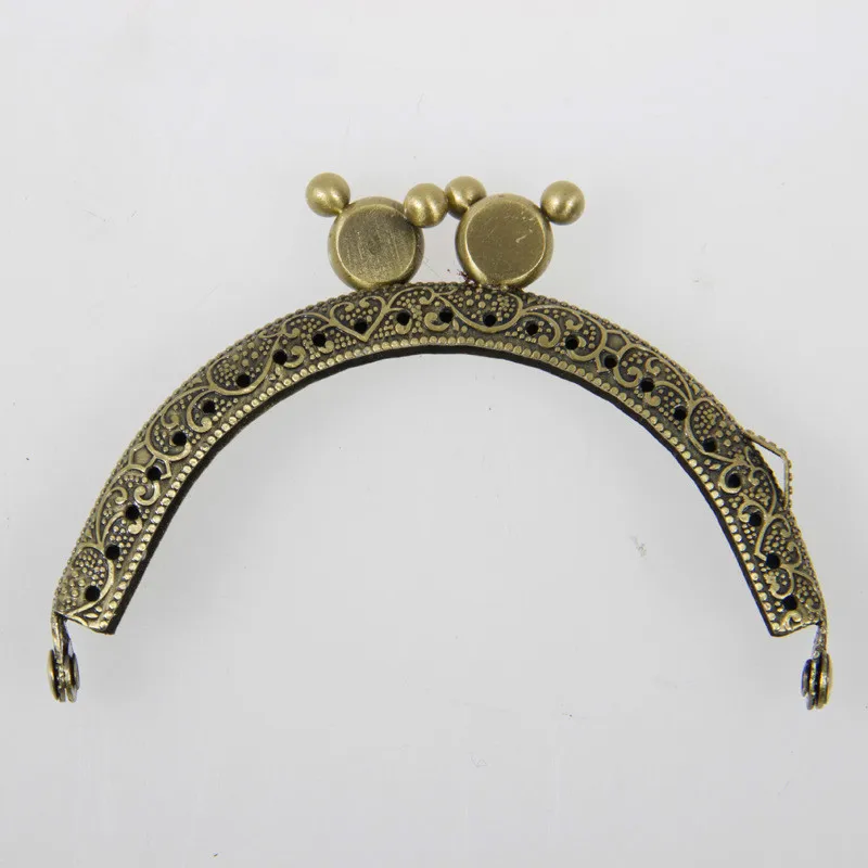 Kiss Clasp Lock 3 Colors Metal Frame Arch Flower Pattern Clutch Bag Purse Mouse Head Lock Luggage Bag Accessories 8.5cm 10Pcs
Kiss Clasp Lock 3 Colors Metal Frame Arch Flower Pattern Clutch Bag Purse Mouse Head Lock Luggage Bag Accessories 8.5cm 10Pcs