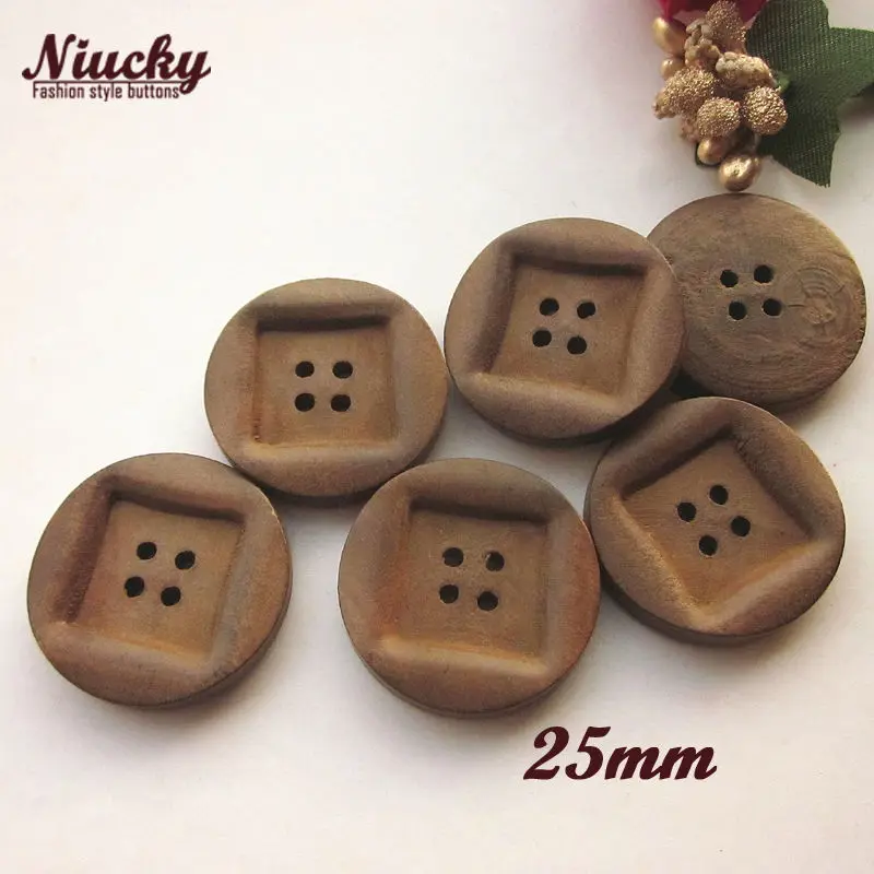 Коричневые вогнутые квадратные деревянные швейные пуговицы Niucky 25 мм, 1 дюйм, 4 отверстия, деревянные рукоделия, домашнее шитье, декоративные аксессуары 
Коричневые вогнутые квадратные деревянные швейные пуговицы Niucky 25 мм, 1 дюйм, 4 отверстия, деревянные рукоделия, домашнее шитье, декоративные аксессуары