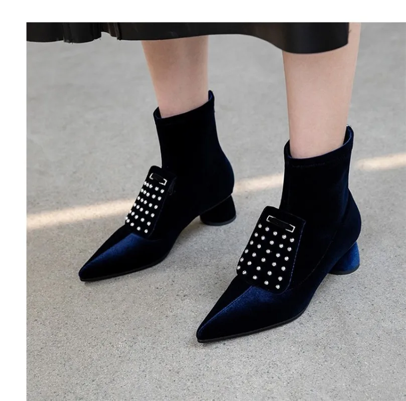 Womens Pointed Toe Rivet Studs Ankle Boots Block Chunky Heel Back Zipper Velvet Leather Shoes Luxury Chelsea New Black Blue A119
Womens Pointed Toe Rivet Studs Ankle Boots Block Chunky Heel Back Zipper Velvet Leather Shoes Luxury Chelsea New Black Blue A119